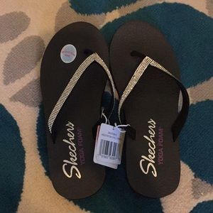 Sketchers flip flops